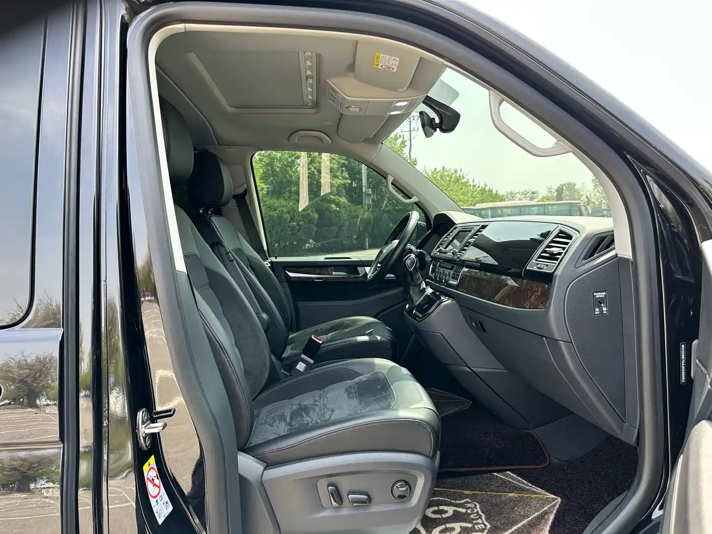 Volkswagen Multivan 2018 2.0TSI 4WD Premium Edition 7-Seater фото 9