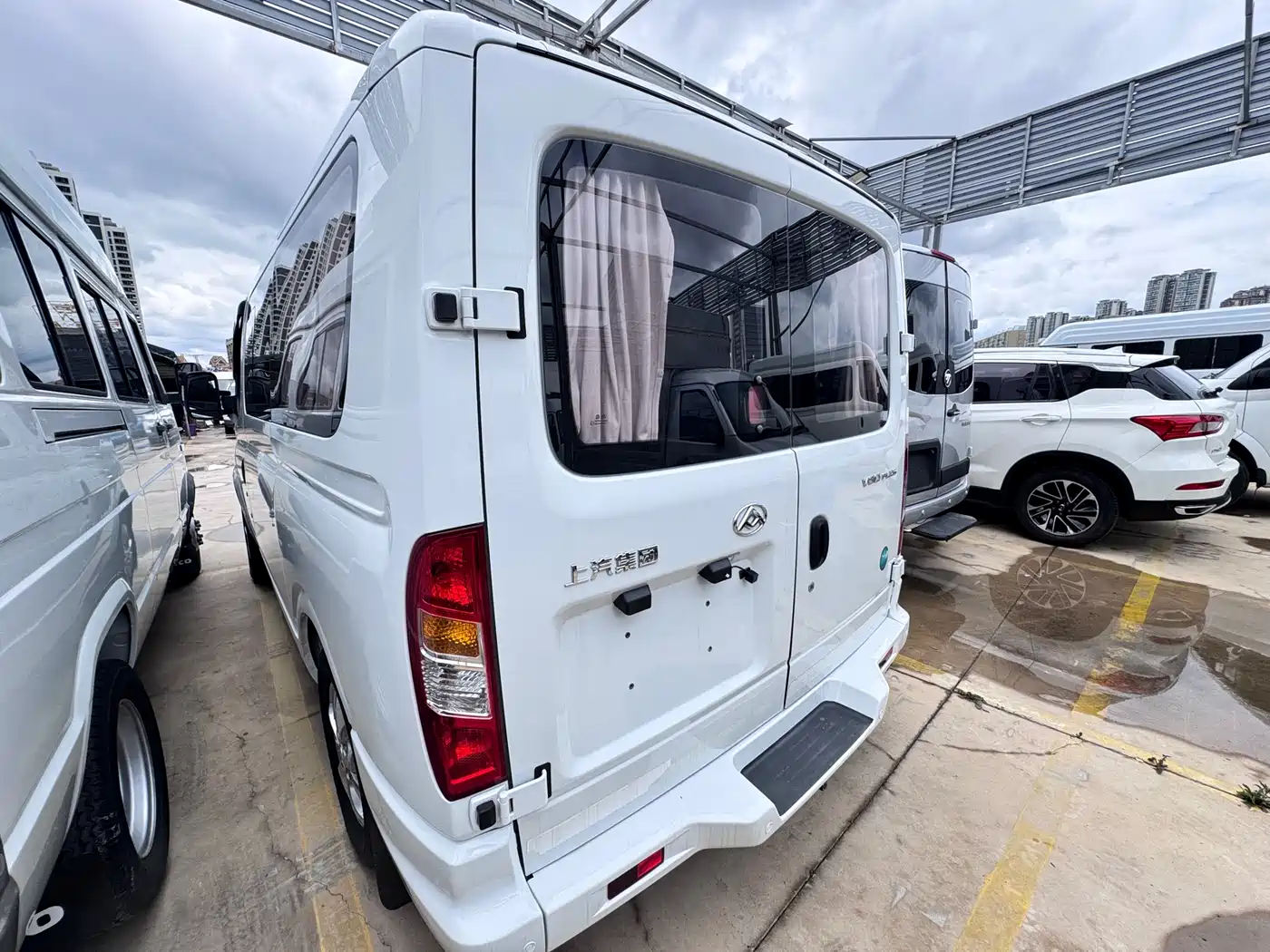 SAIC Maxus Xintu V80 2020 2.0T Manual PLUS Urban Edition Short Wheelbase Ultra-low Roof 7/8/9 Seats фото 3