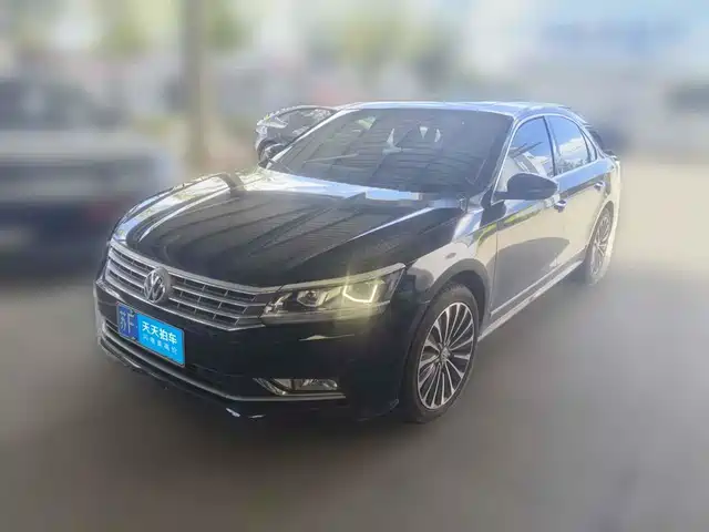 Volkswagen Passat 2017 330TSI DSG Luxury — фото 1