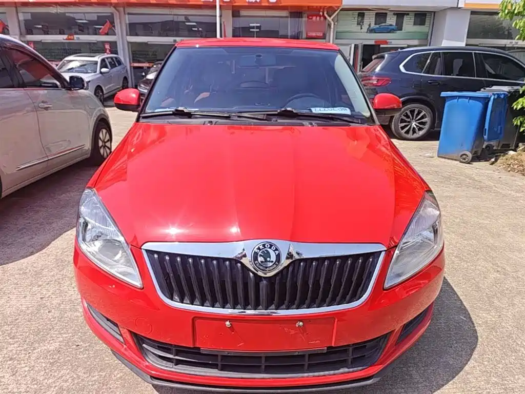 Škoda Fabia 2014 1.4L Automatic Crystal Edition фото 3