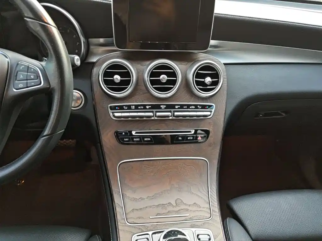 Mercedes-Benz GLC 2018 GLC 300 4MATIC Dynamic фото 13