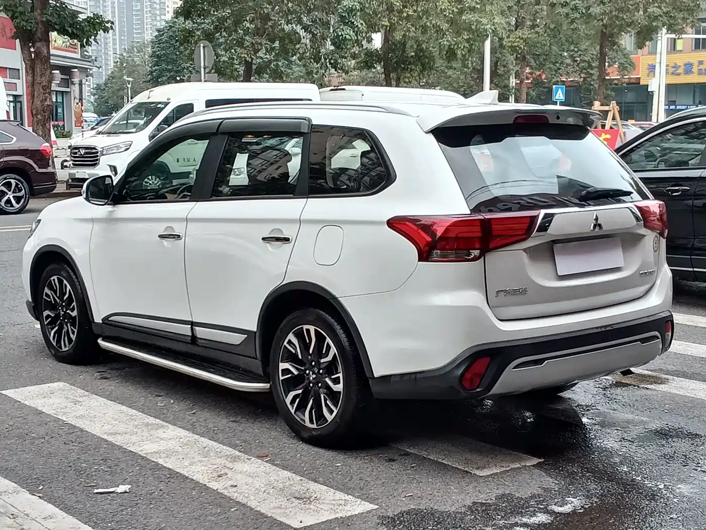 MITSUBISHI OUTLANDER