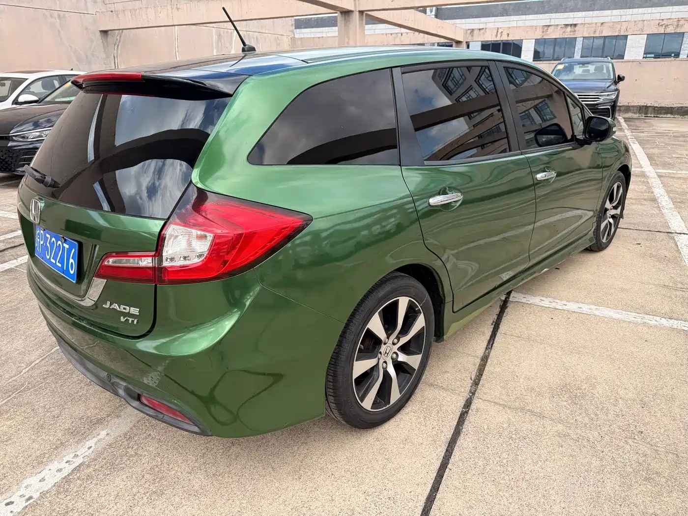 Honda Jade 2014 2013 1.8L CVT Luxury 6-seater
