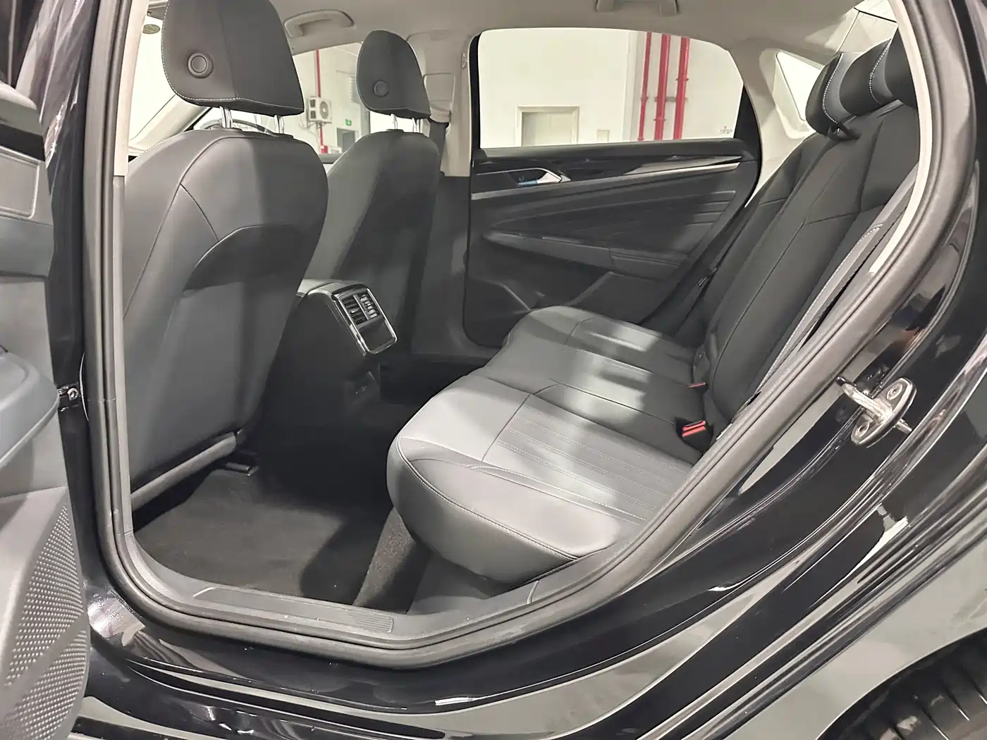 Volkswagen Passat 2024 280TSI Business Edition фото 16