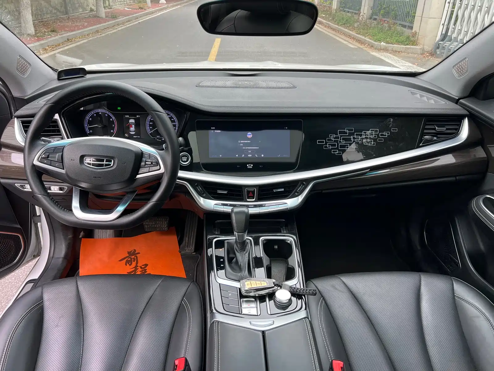 Фото 8 - Geely Borui