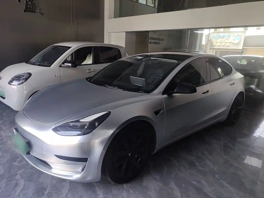 Фото 1 - Tesla Model 3