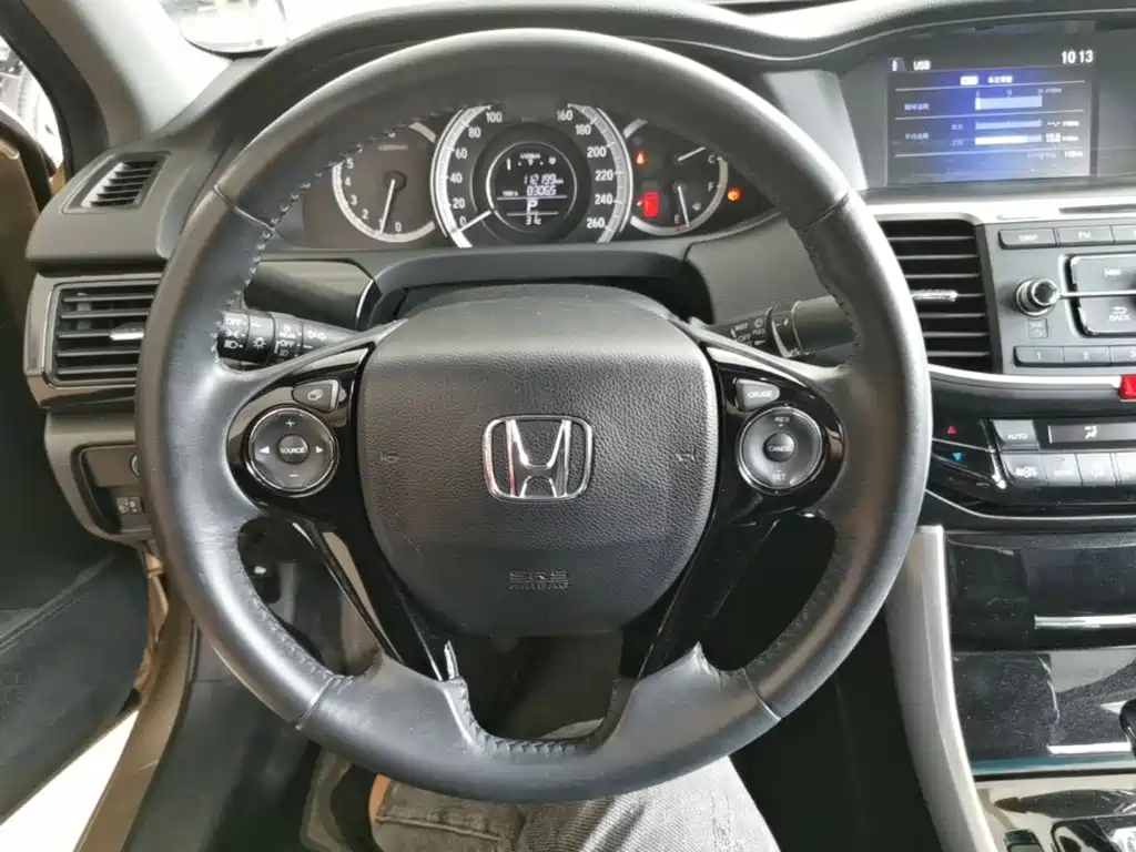 Фото 11 - Honda Accord
