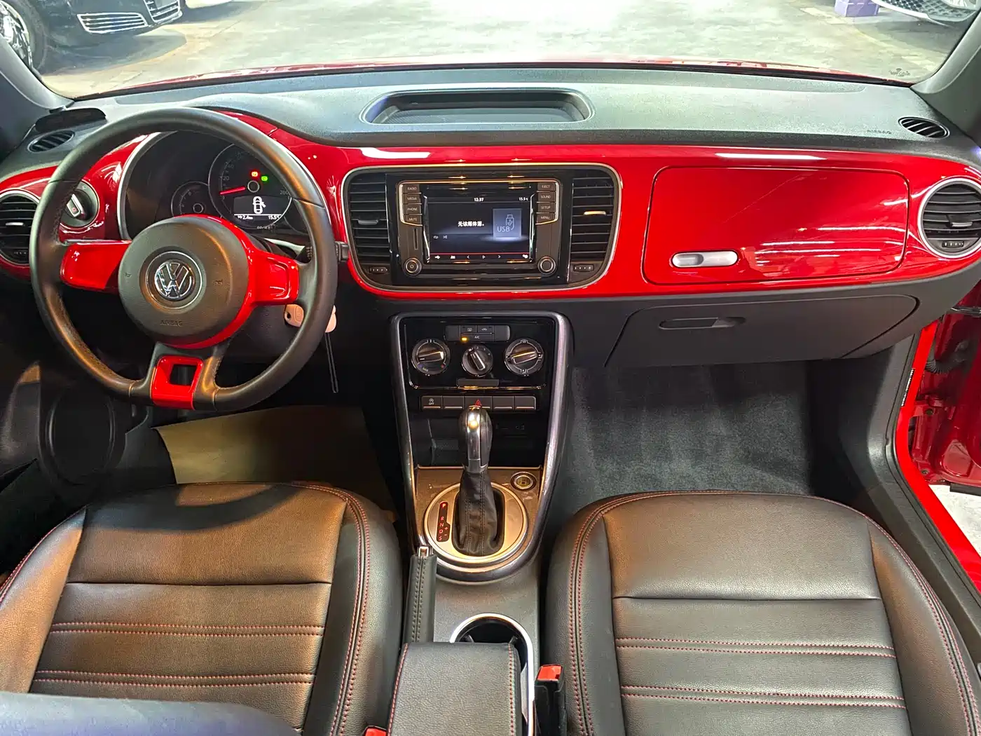 Volkswagen Beetle 2017 180TSI Enjoy фото 13