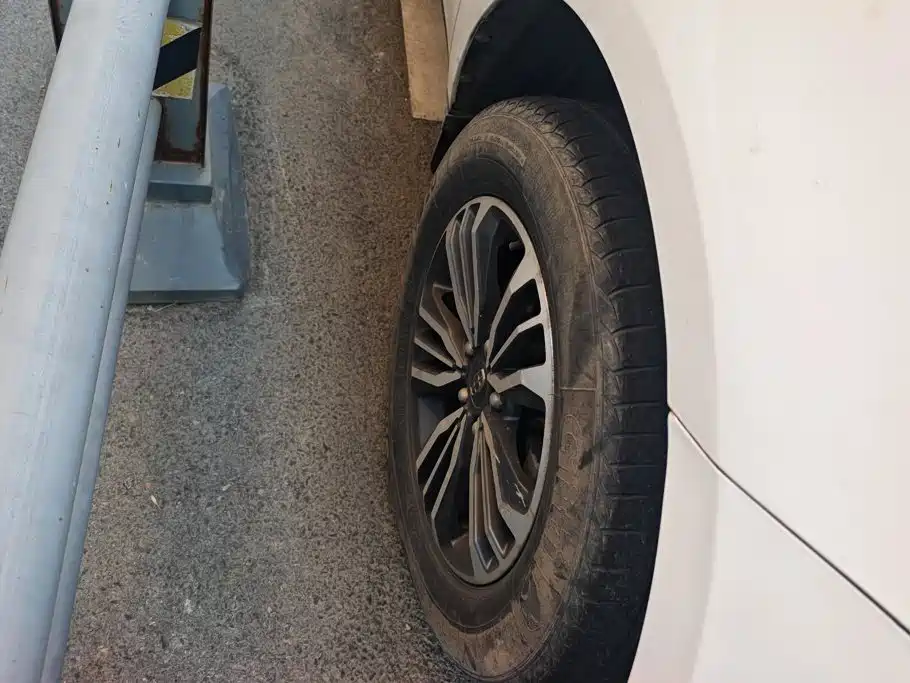 Фото 6 - Geely Emgrand X6