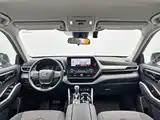 Photo 19 - Toyota Highlander