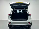 Photo 9 - Toyota Highlander