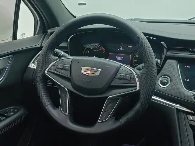 Фото 12 - Cadillac XT5