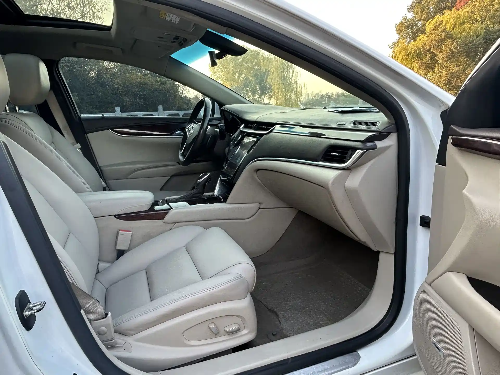 Photo 10 - Cadillac XTS