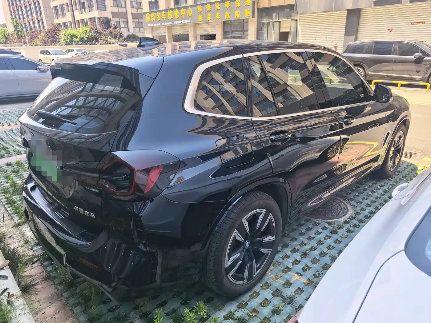 BMW iX3 2022 Facelift Leading Model фото 12