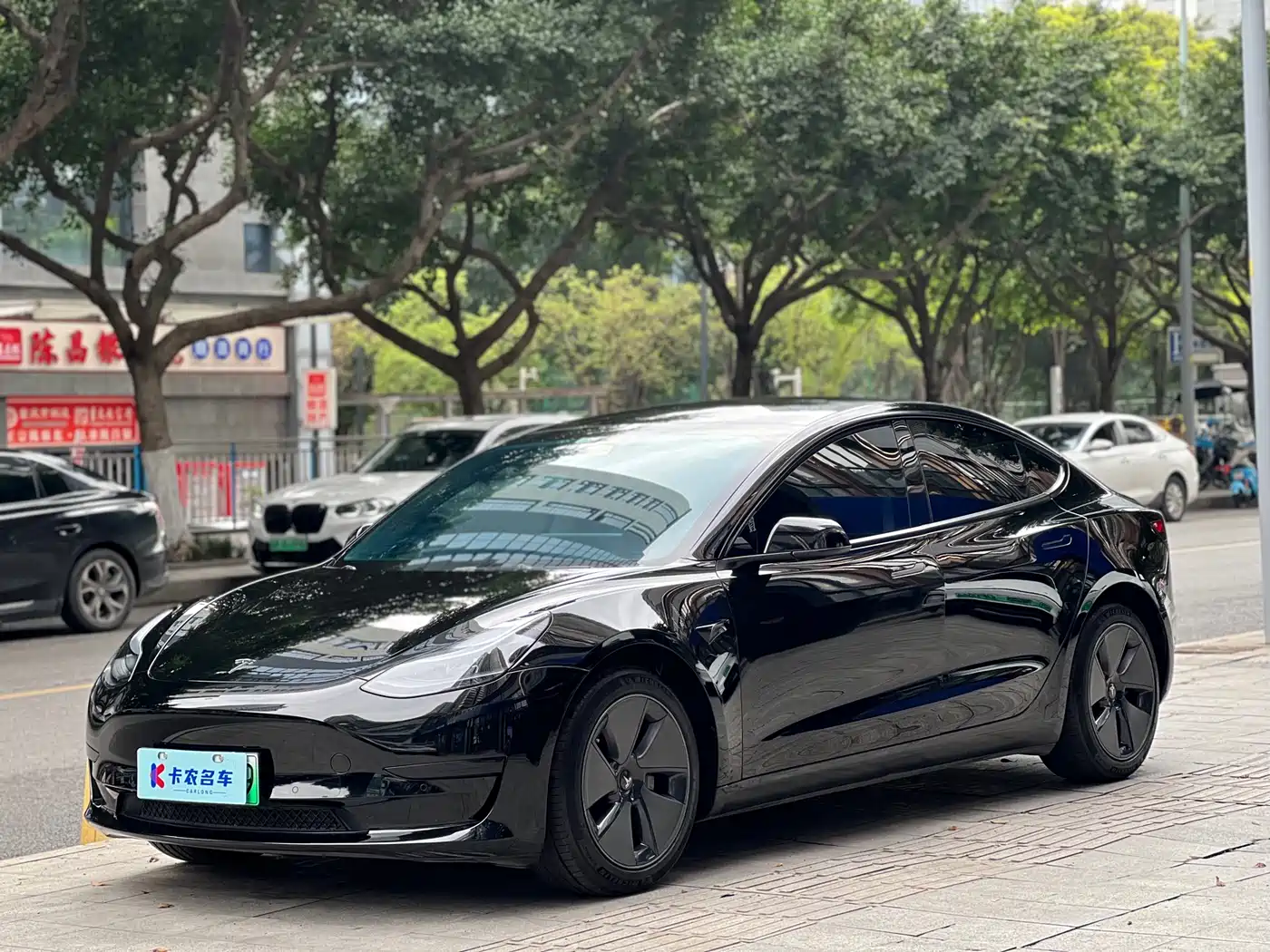 TESLA MODEL 3