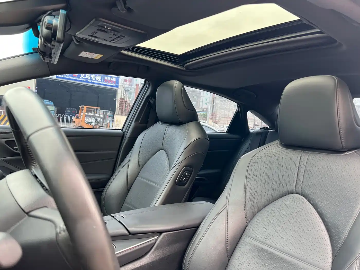 Toyota Avalon 2019 Hybrid 2.5L Luxury Edition China V фото 11