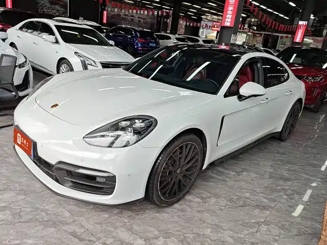 PORSCHE PANAMERA