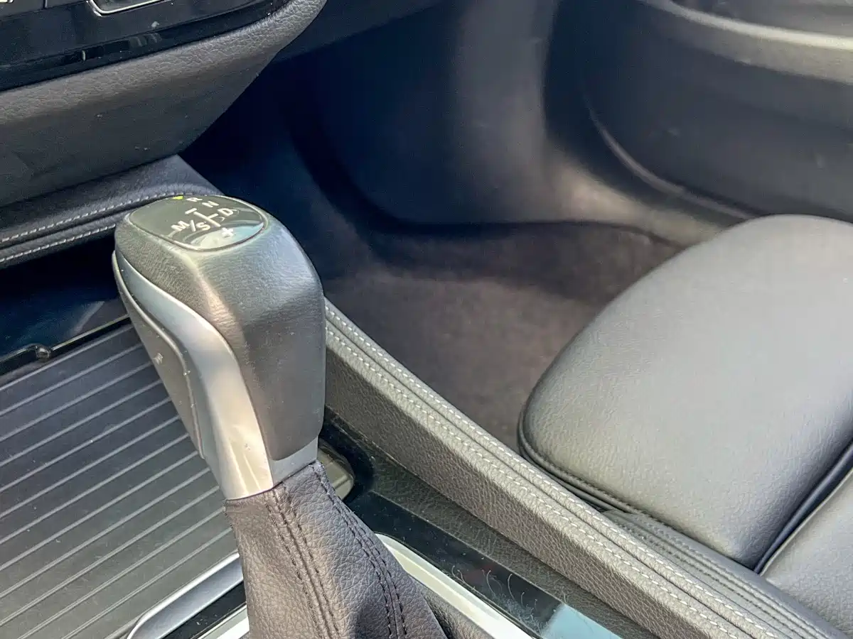 BMW 1 Series 2018 118i Sport Edition фото 10