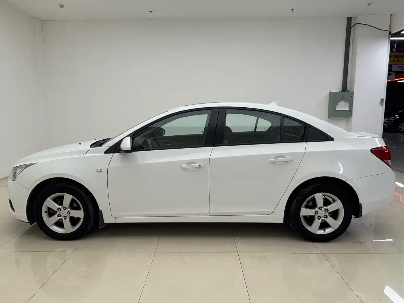 Chevrolet Cruze 2013 Model 1.8L SE AT фото 7