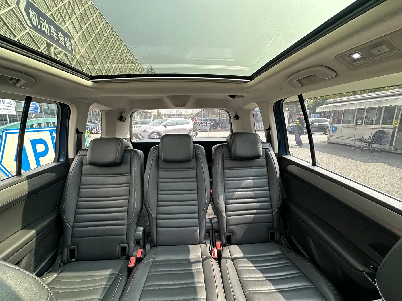 Volkswagen Touran 2018 Touran L 280TSI DSG Frontier Edition 7-Seater China V фото 6