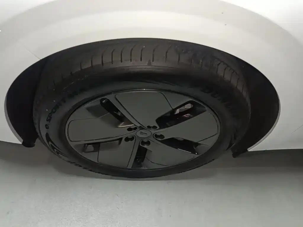 Li Auto i6 2026 2025 2WD Base Model