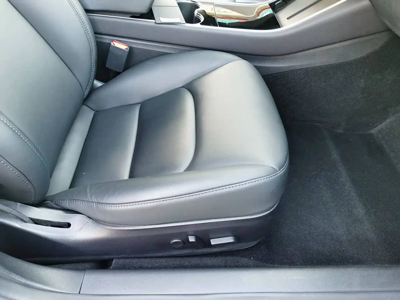 TESLA MODEL 3 (IMPORTED)