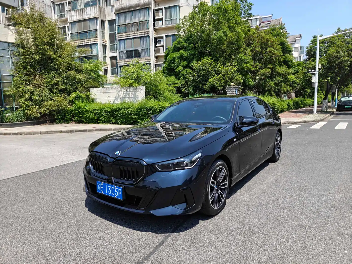 BMW 5 Series 2025 525Li M Sport Package фото 2