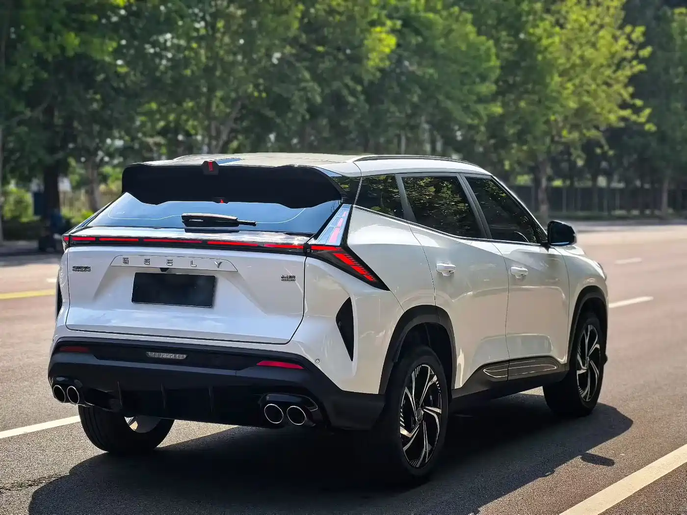 Фото 6 - Geely Boyue