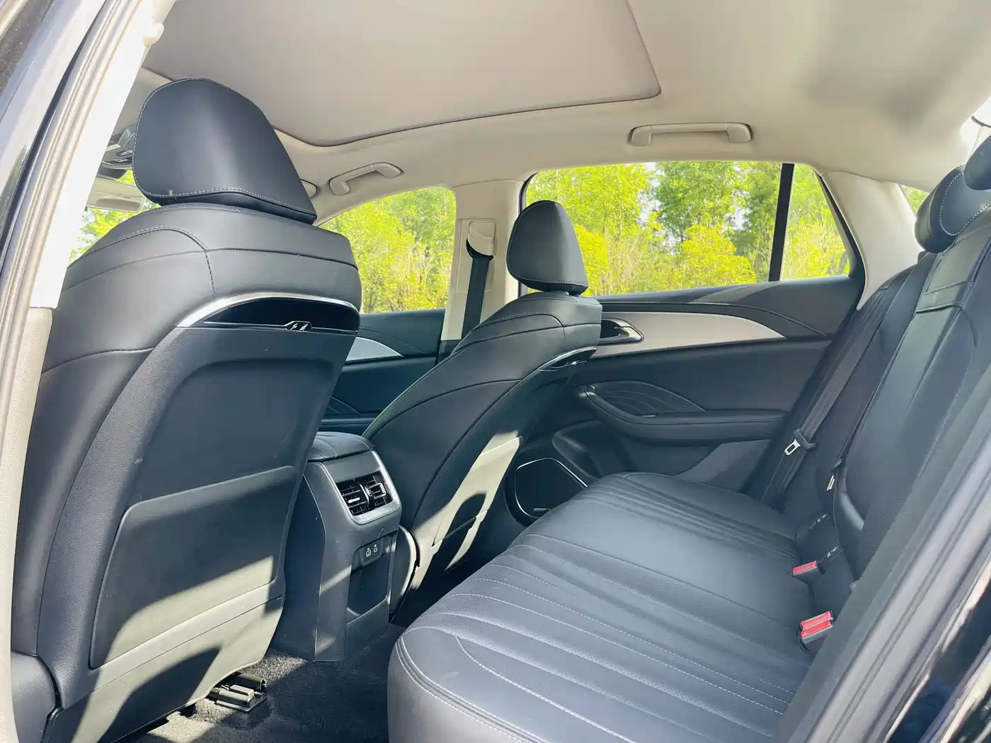 Hongqi H5 2024 1.5T DCT Smart Connect Flag Rhythm Edition фото 14