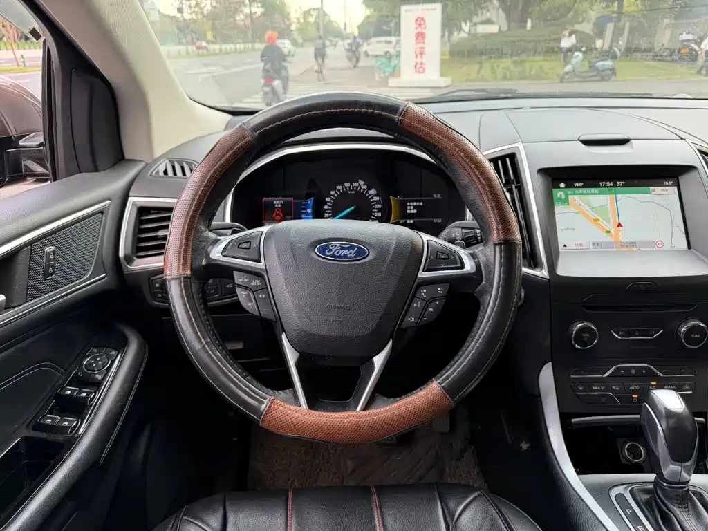 Фото 14 - Ford Edge