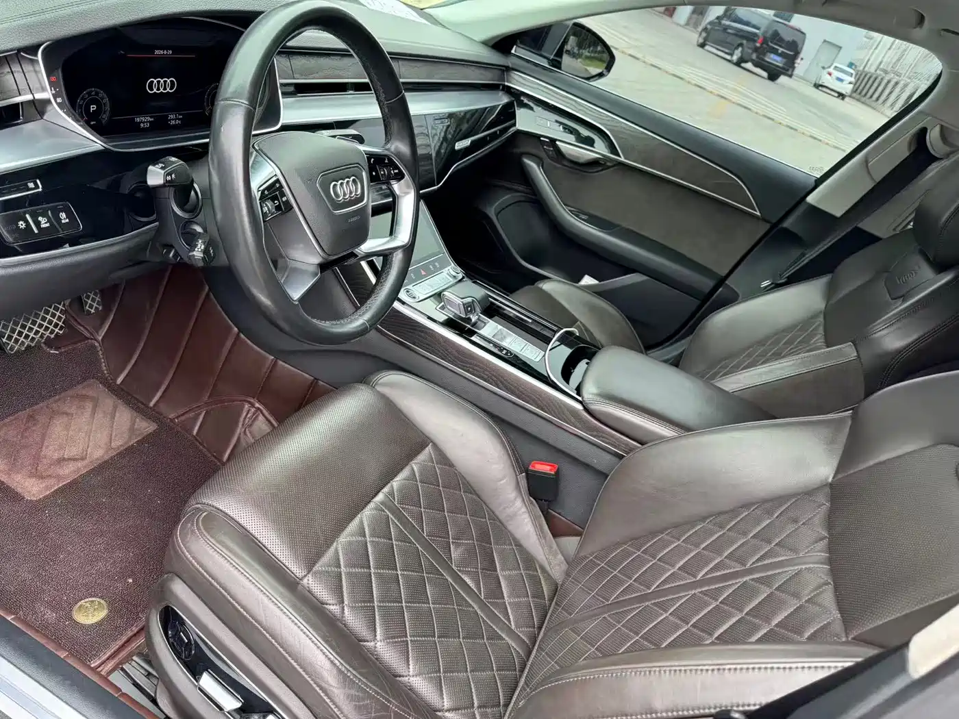 Фото 8 - Audi A8