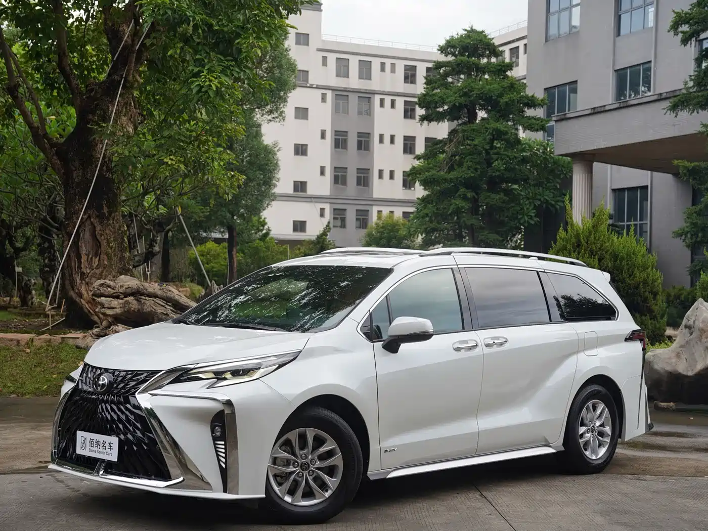 Toyota Granvia 2025 2024 2.5L Hybrid Comfort