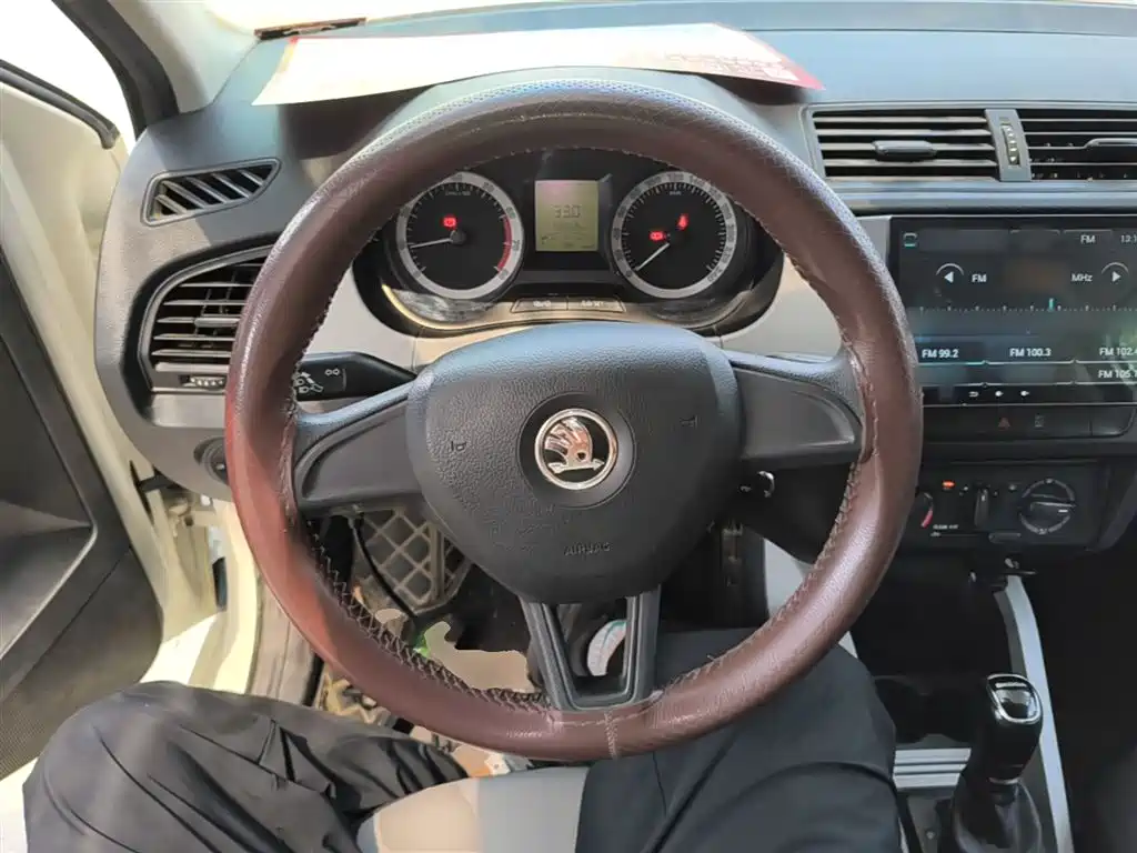 Škoda Fabia 2017 1.4L Auto Car Enjoy Edition фото 11