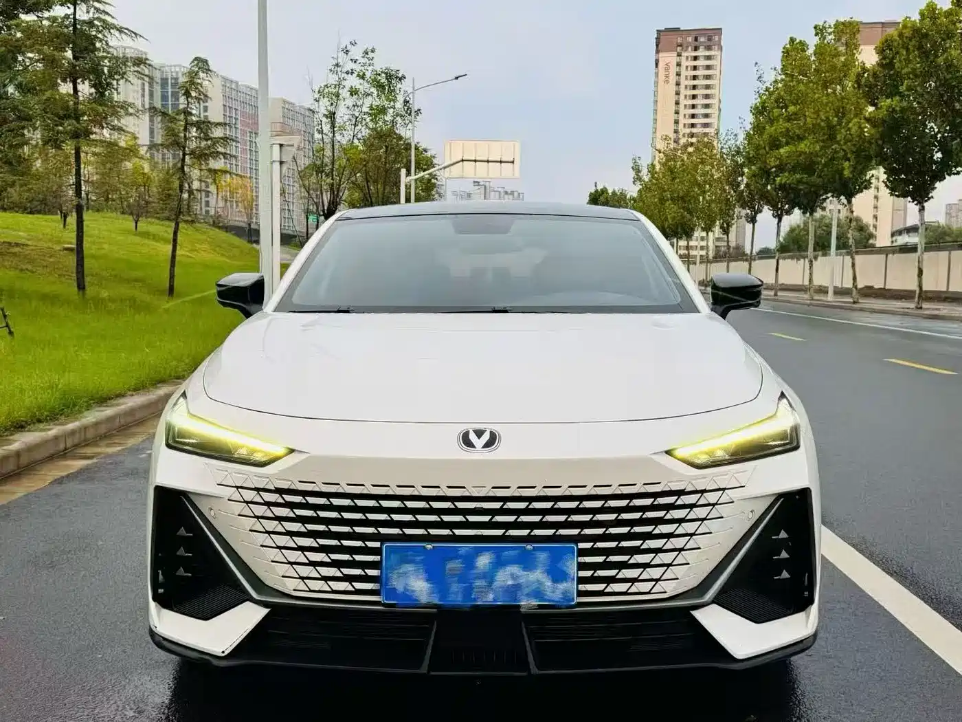 CHANGAN UNI V