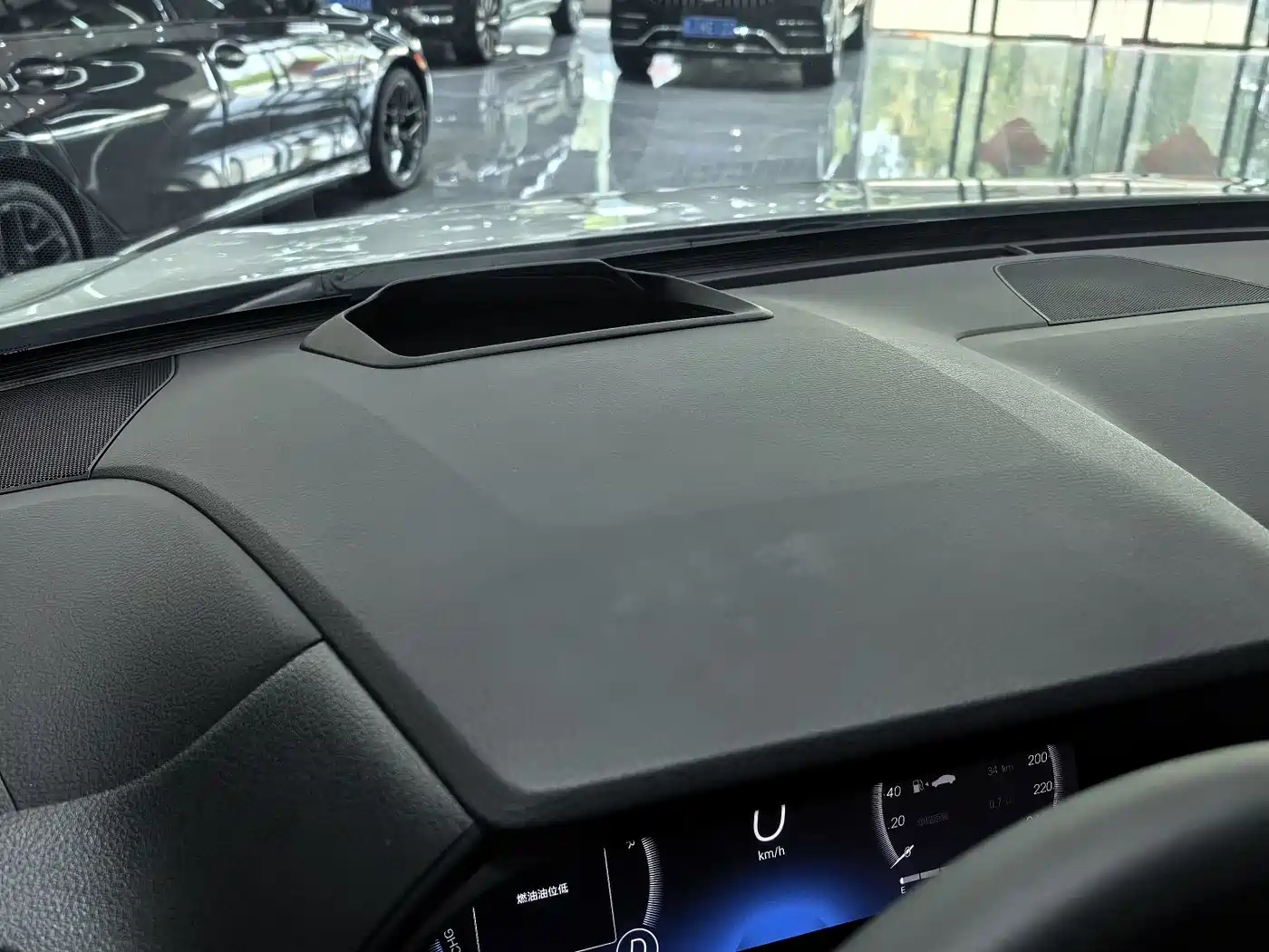Toyota Granvia 2024 2.5L Hybrid Premium PLUS фото 9