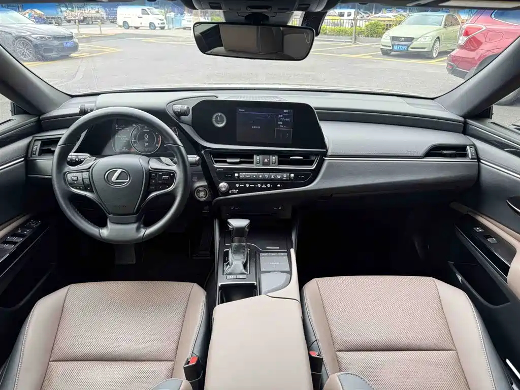 Lexus ES 2021 200 Excellence Edition фото 10