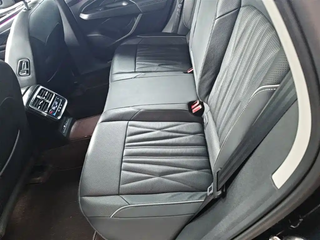 Volkswagen Passat 2023 Facelift 330TSI Starlight Luxury Edition фото 17
