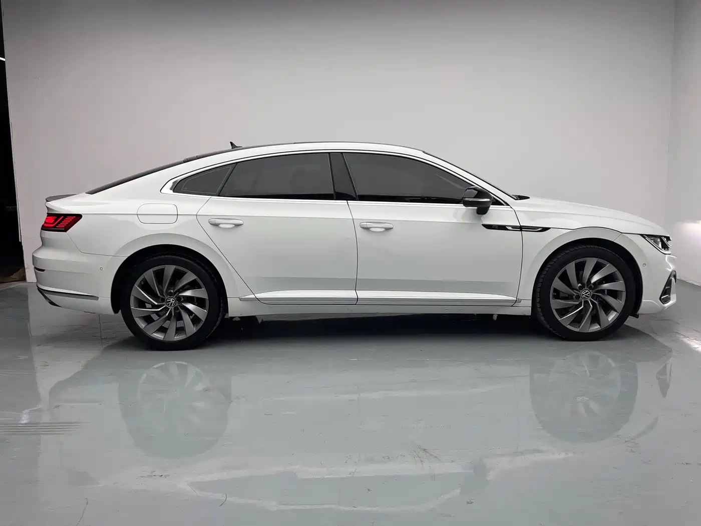 Volkswagen FAW-Volkswagen CC 2023 380TSI Eye-catching Edition фото 7