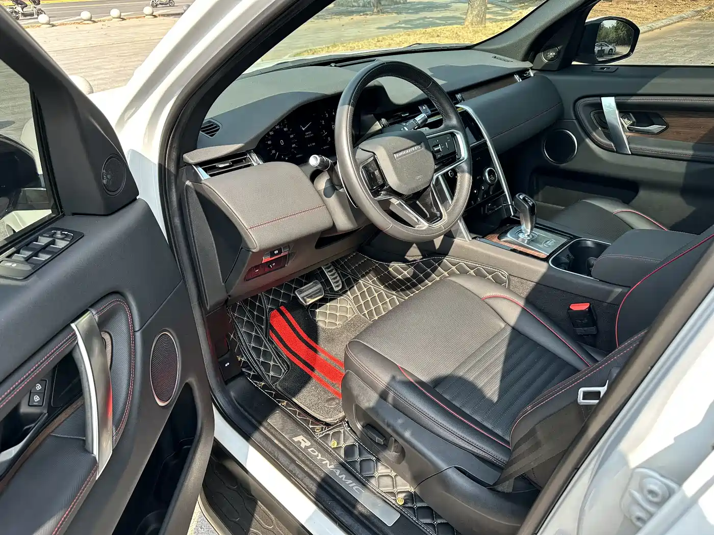 Land Rover Discovery Sport 2023 249PS R-Dynamic S Performance Version фото 10