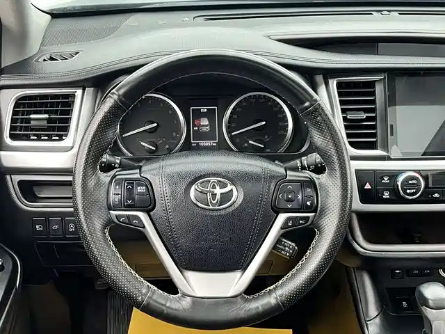 TOYOTA HIGHLANDER