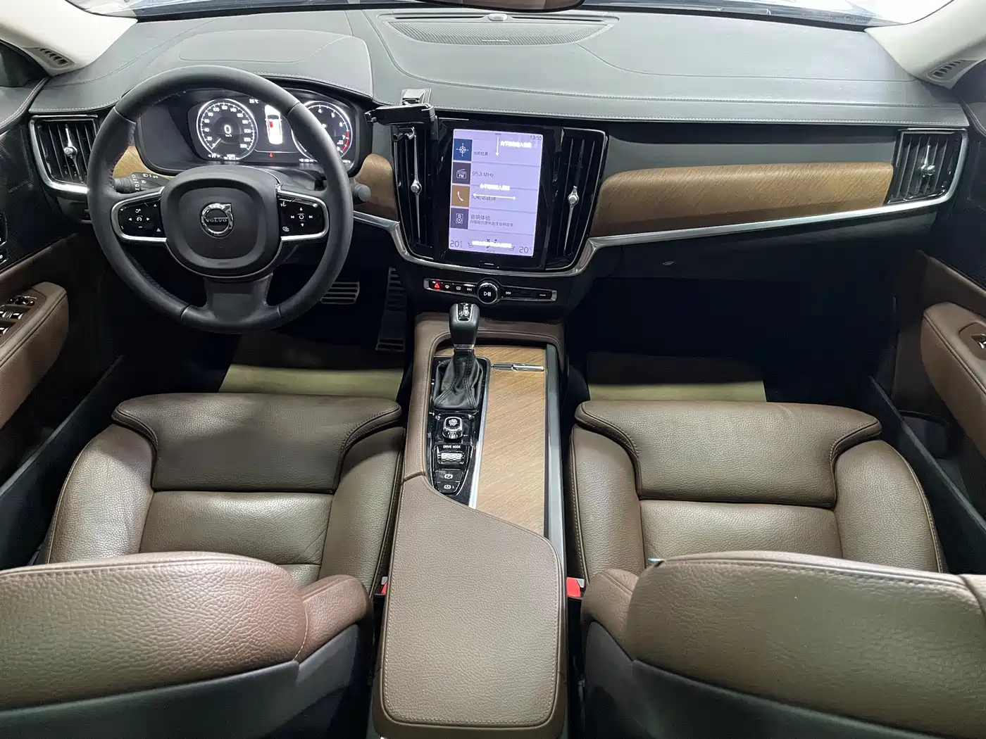 Фото 15 - Volvo S90