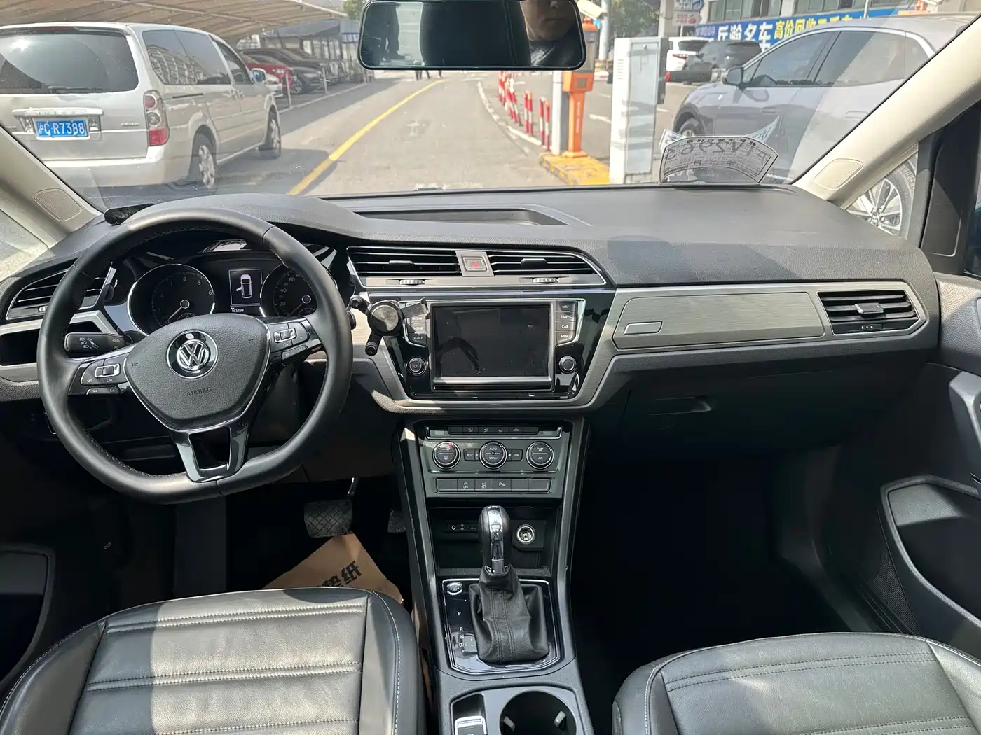 Volkswagen Touran 2018 Touran L 280TSI DSG Frontier Edition 7-Seater China V фото 8