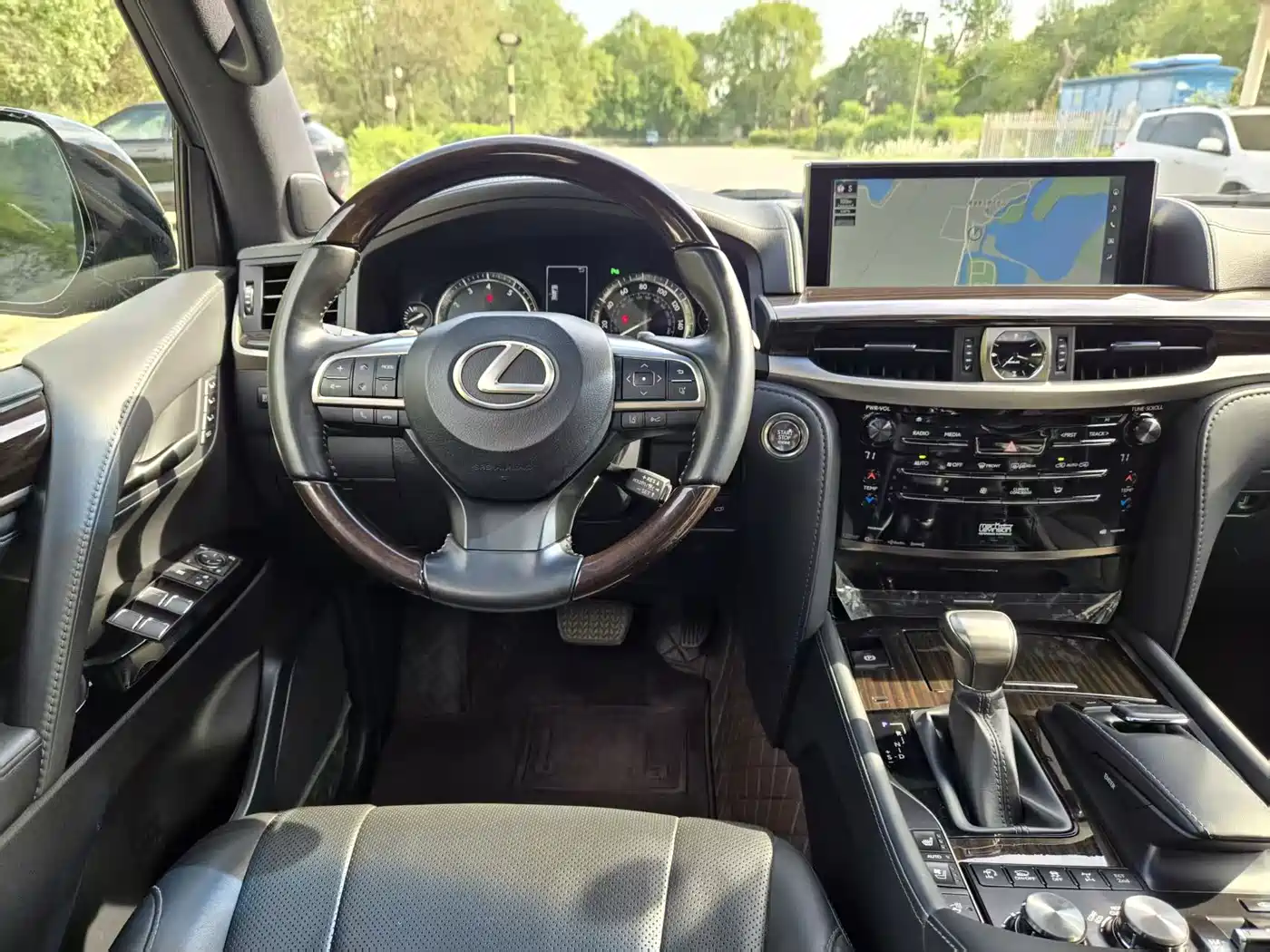 Lexus LX 2019 570 Dynamic Luxury Edition фото 10