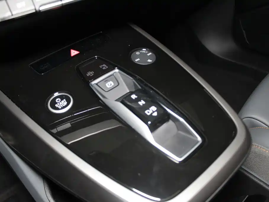 Audi Q4 e-tron 2025 2024 40 e-tron Pioneer Edition