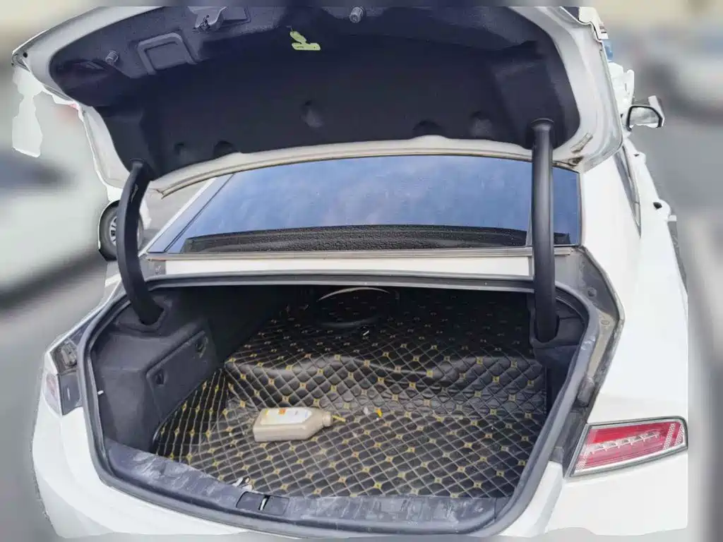 Photo 5 - Lincoln MKZ