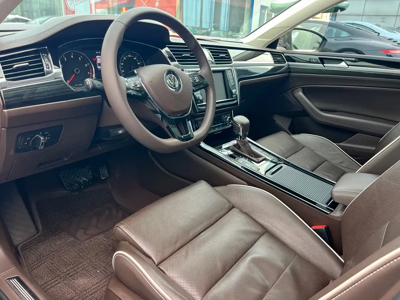 Volkswagen Phideon 2016 480 V6 AWD Premium Edition фото 4