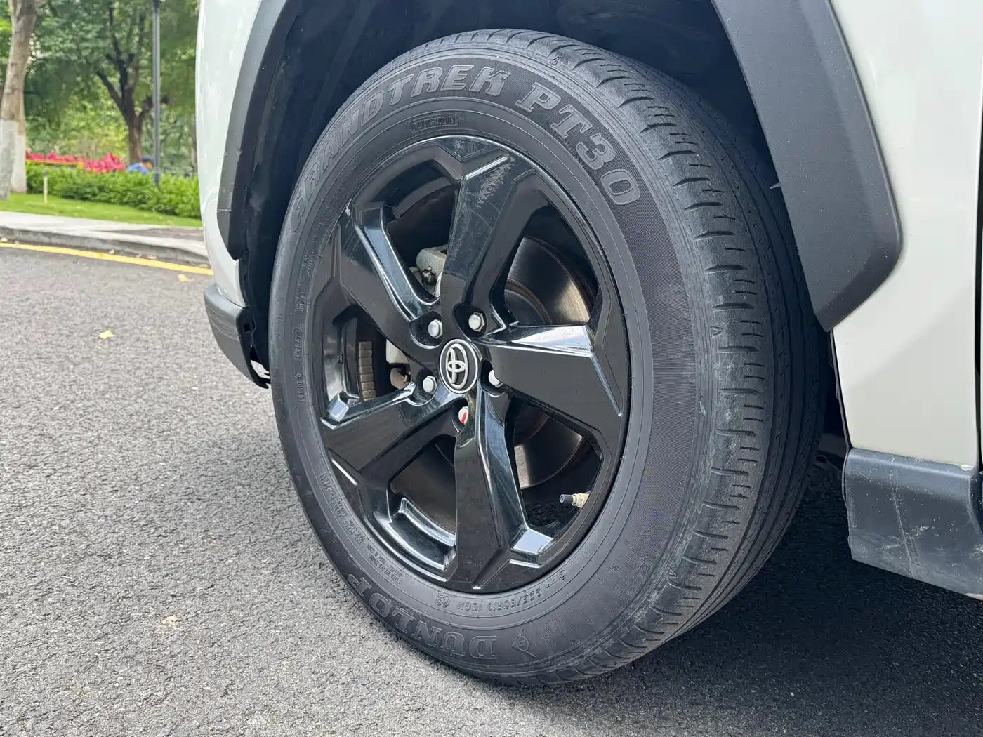 Toyota RAV4 Rongfang 2021 Hybrid 2.5L E-CVT AWD Elite PLUS Edition фото 13