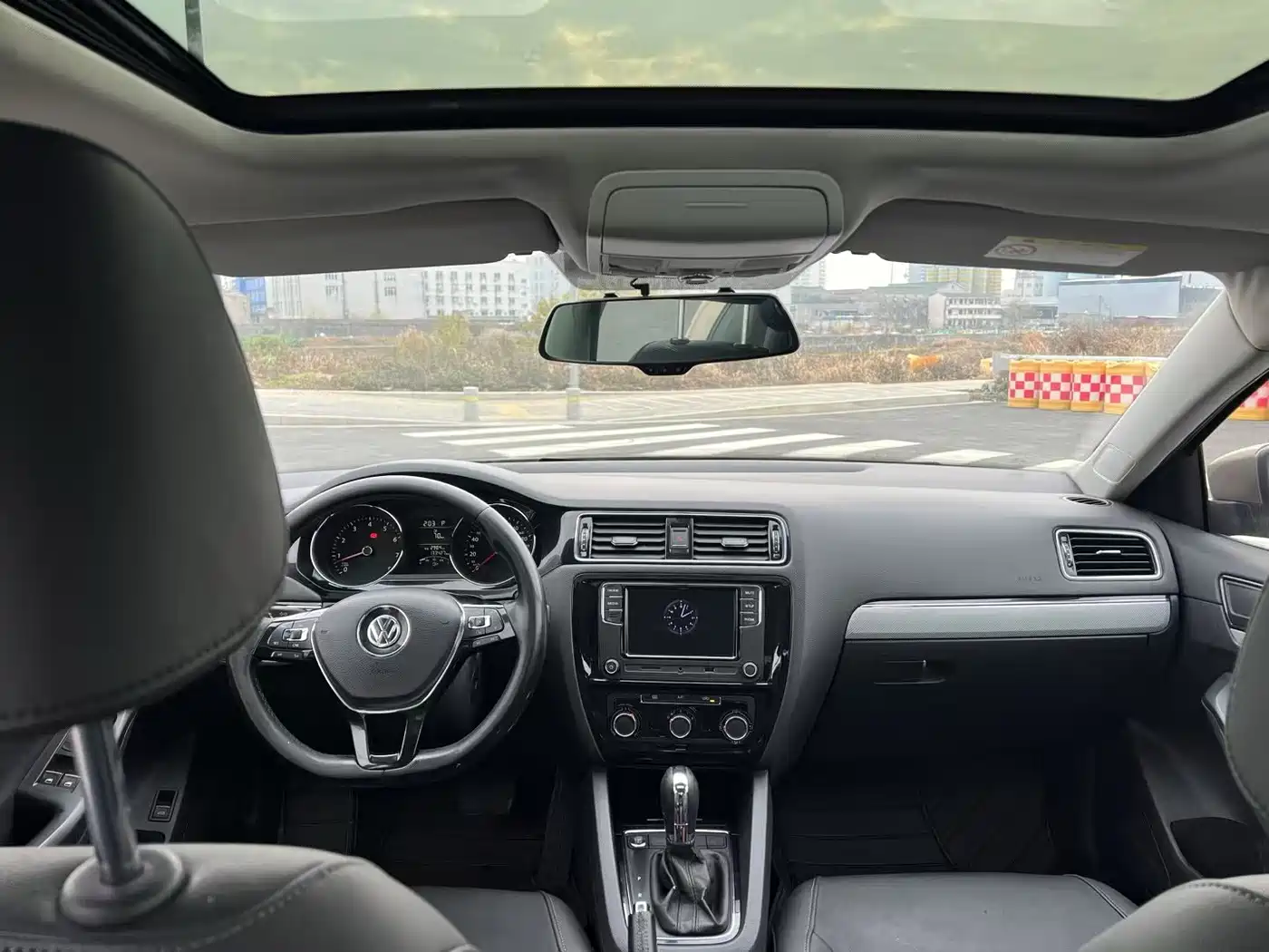 Volkswagen Sagitar 2017 1.6L Automatic Comfort фото 5