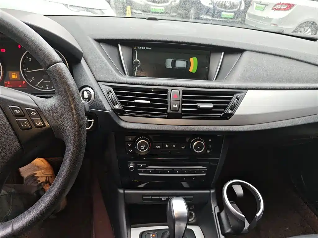 BMW X1 2013 sDrive18i Leading фото 9