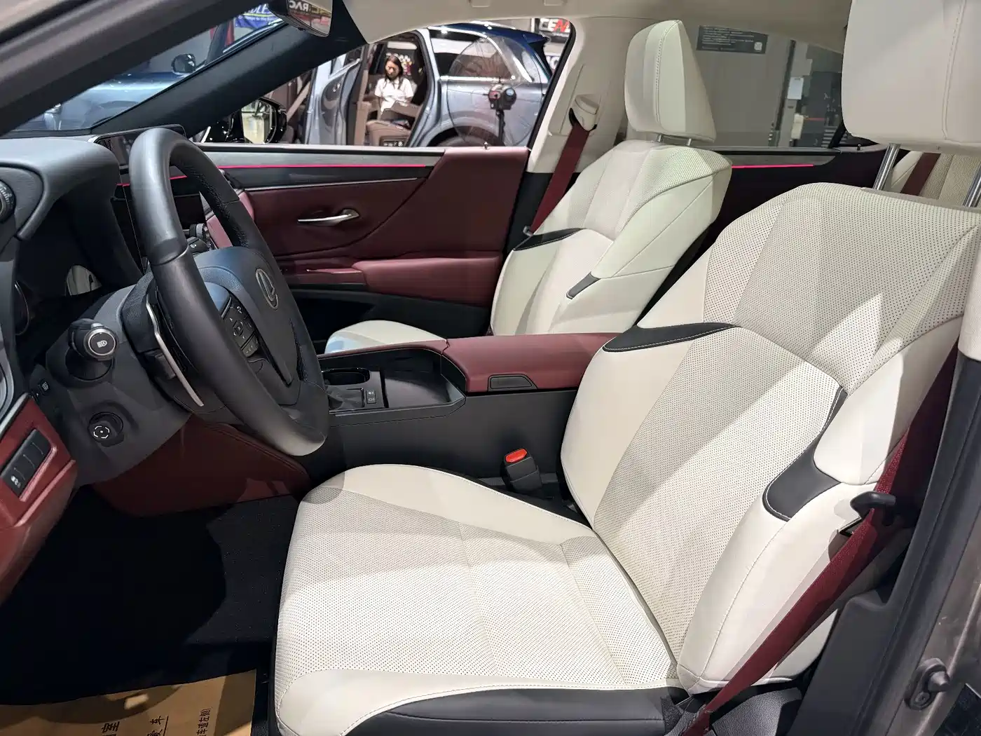 Lexus ES 2025 2025 300h Ultimate Edition